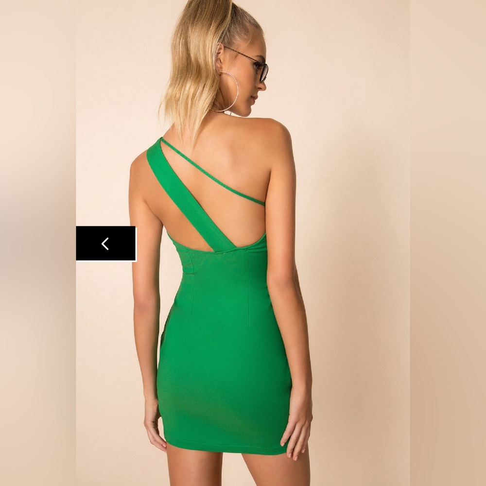 superdown
molly one shoulder dress on green